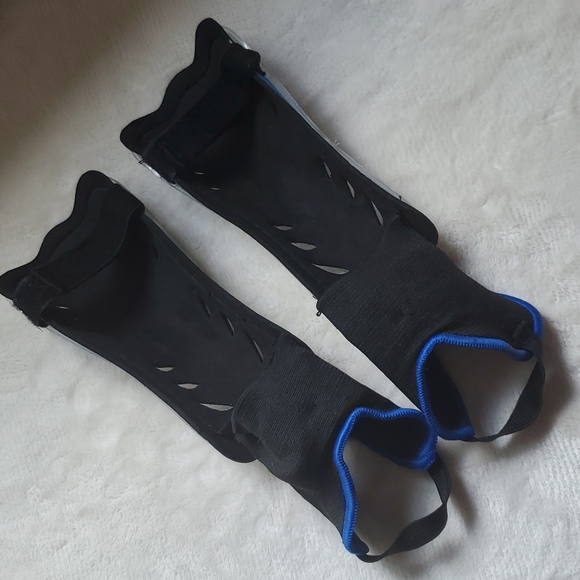 Kids Soccer Cleats & Shin Guards Bundle - Picture 10 of 13